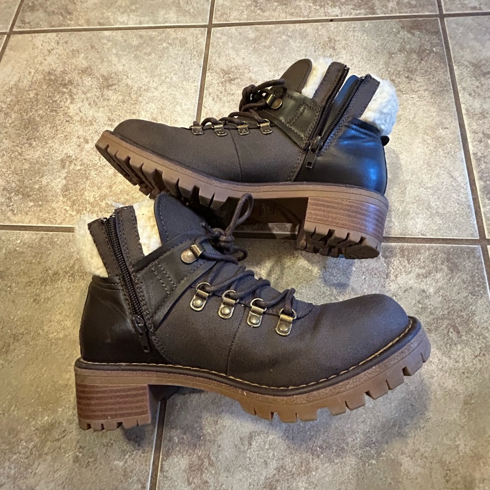 Sporto hiking boots size 8